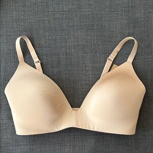 NWT. SKIMS Wireless Form T-Shirt Bra. Size 36DD. Color: Clay.